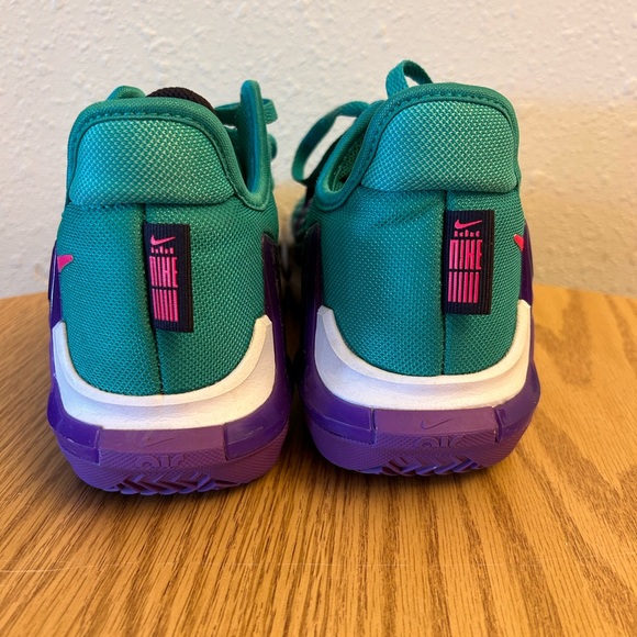 Nike LeBron Youth Basketball Shoes - Picture 2 of 3